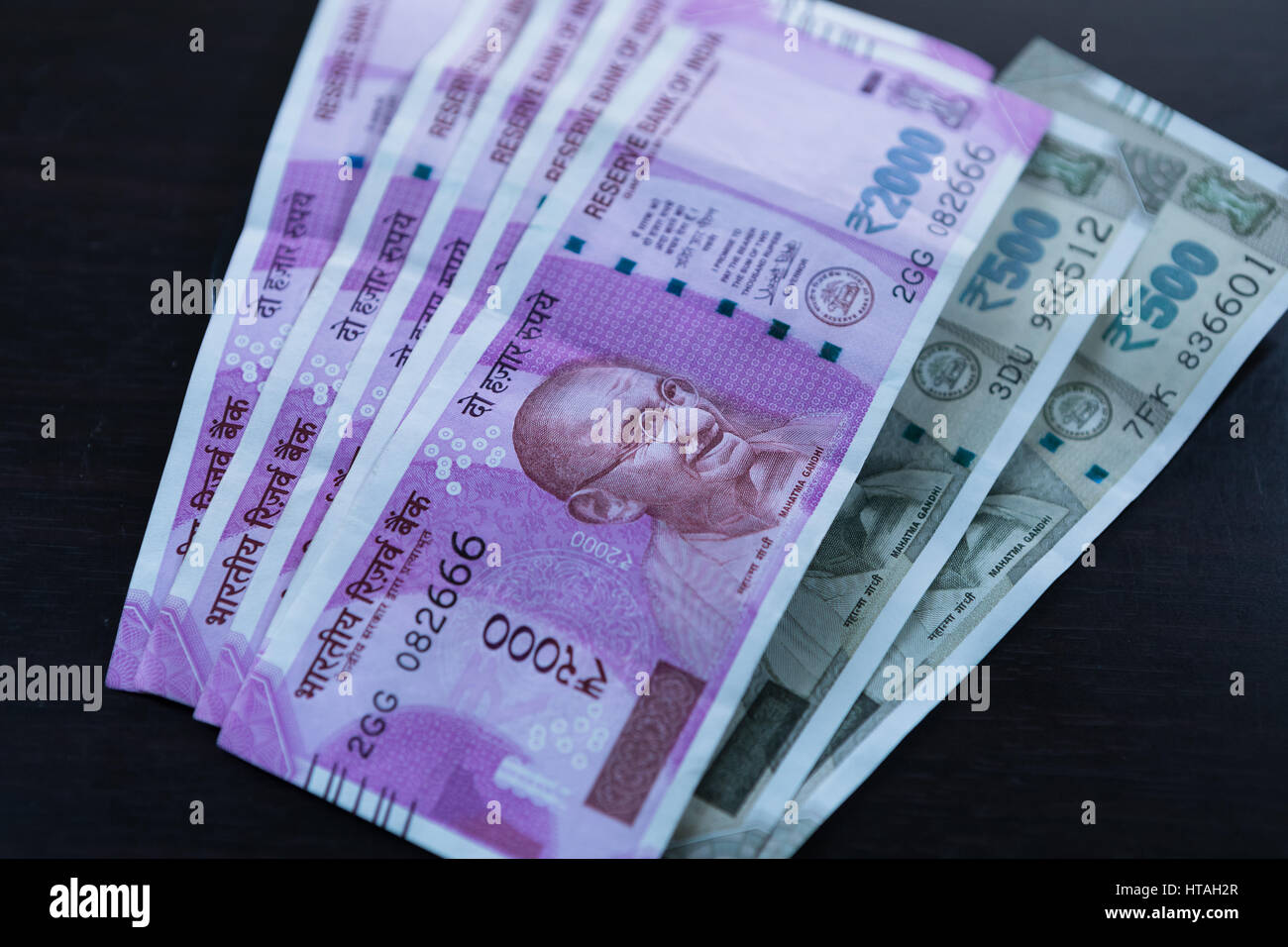 Indien Währung neue 500 und 2000 Rupien Notizen Stockfoto