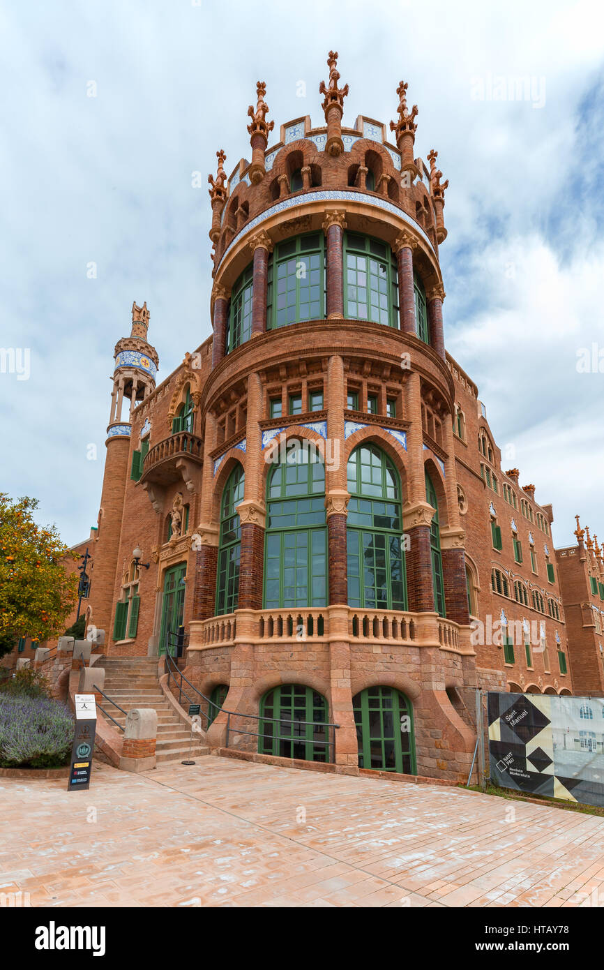 Hospital De La Santa Creu ich Sant Pau, Barcelona, Katalonien, Spanien. Von der katalanischen Modernisme Architekt Lluís Domènech ich Montaner. Stockfoto