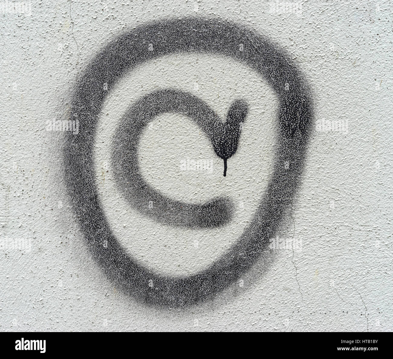 Copyright Graffiti-Symbol auf einer Steinmauer Stockfoto