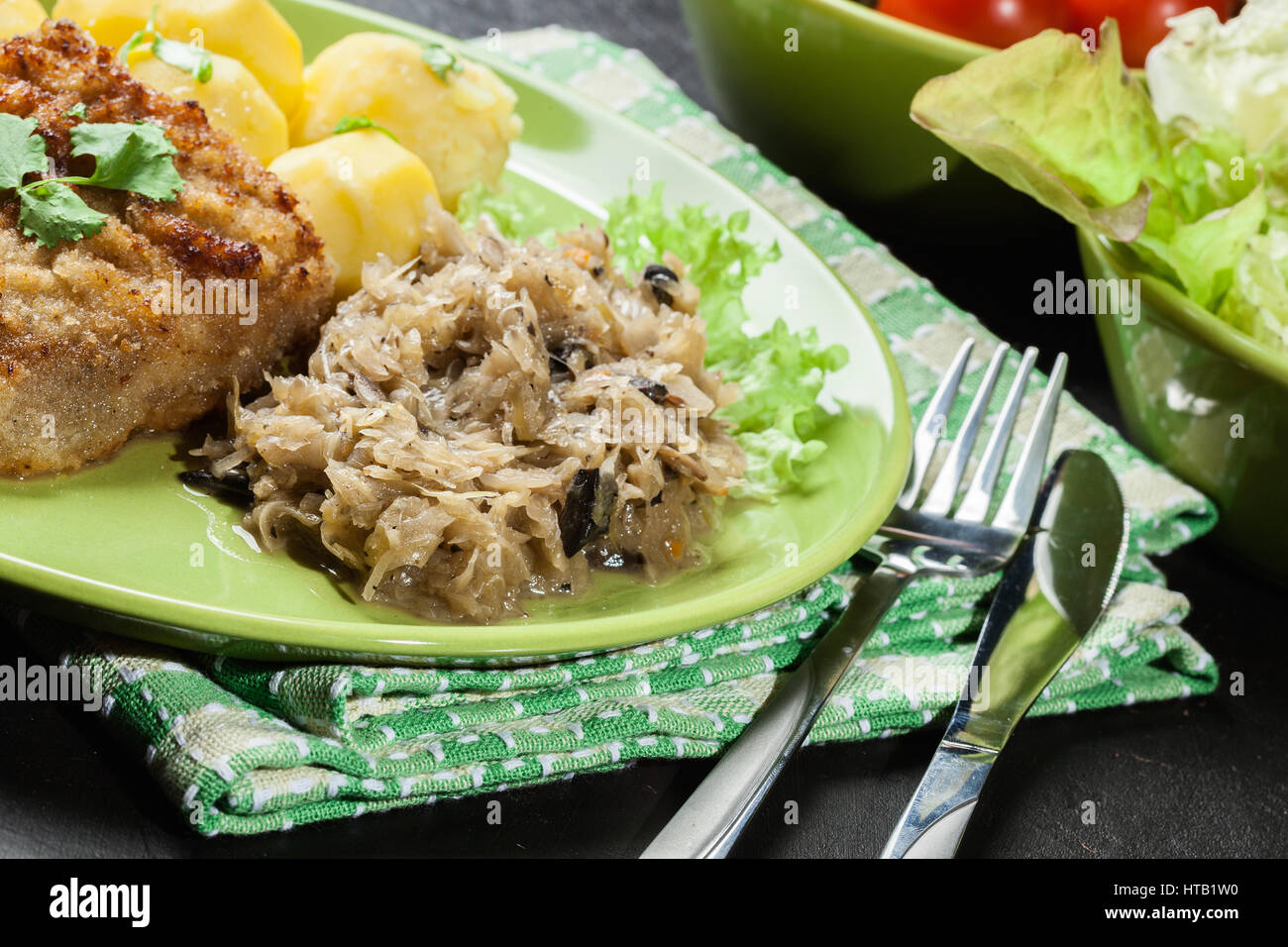Schweinebraten kartoffelsalat -Fotos und -Bildmaterial in hoher ...