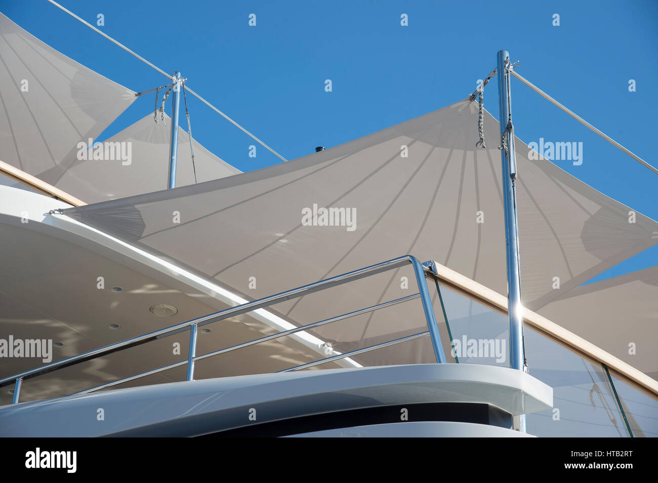 Detail der Sonnenschirme an Bord Luxus-yacht Stockfoto