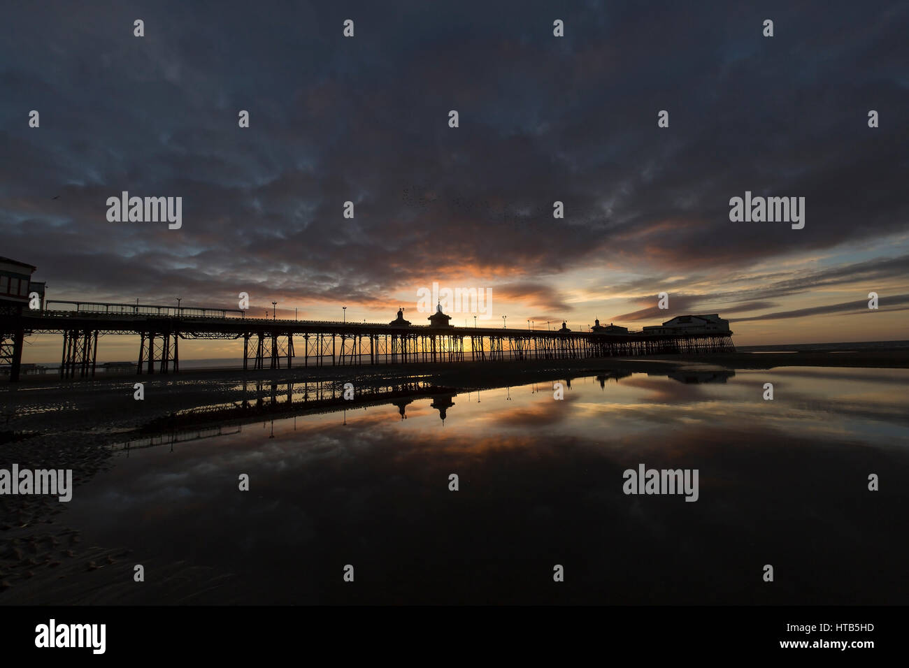 Blackpool, Lanacshire, UK. North Pier bei Sonnenuntergang Stockfoto