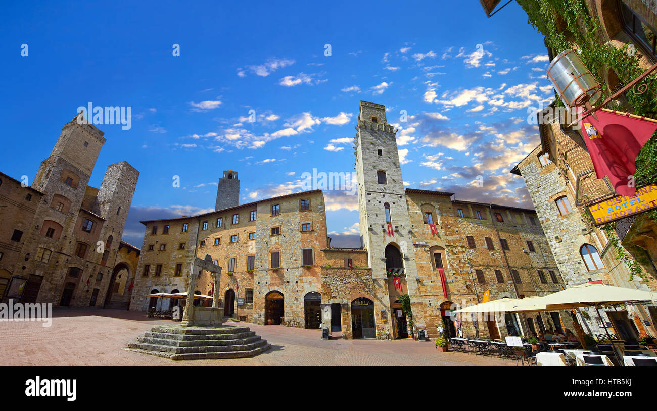 Mittelalterliche Gebäude der Piazza della Cisterna, San Gimignano, Toskana Italien Stockfoto