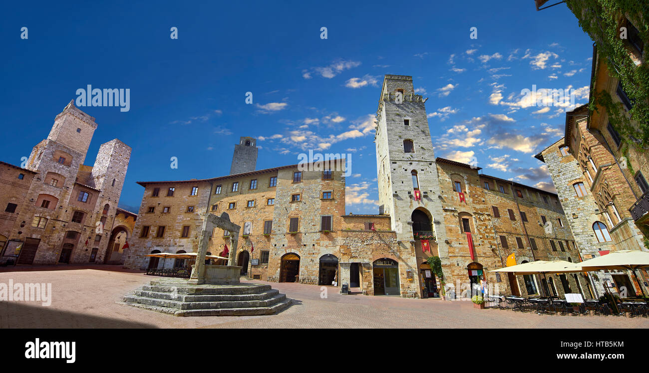 Mittelalterliche Gebäude der Piazza della Cisterna, San Gimignano, Toskana Italien Stockfoto