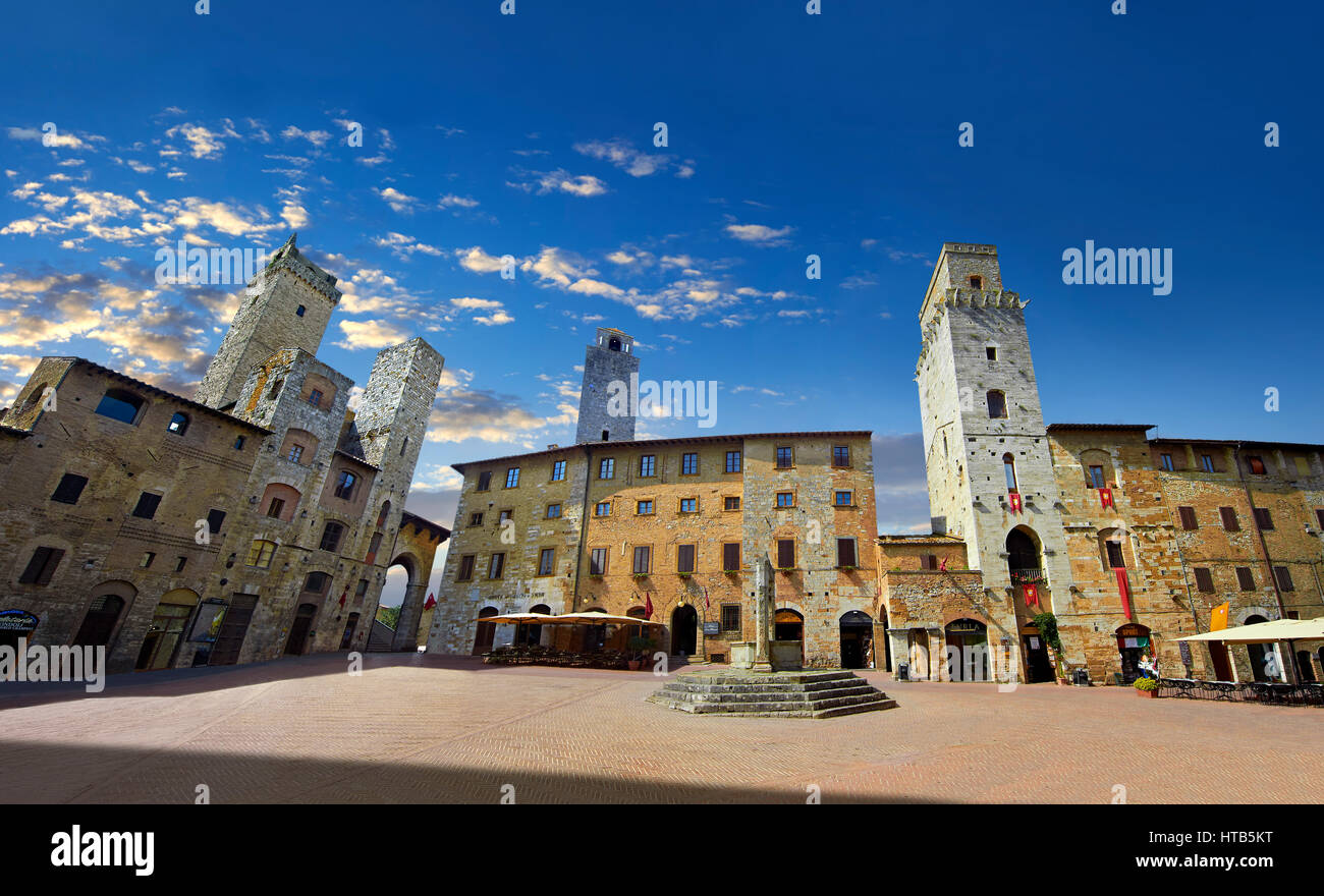 Mittelalterliche Gebäude der Piazza della Cisterna, San Gimignano, Toskana Italien Stockfoto