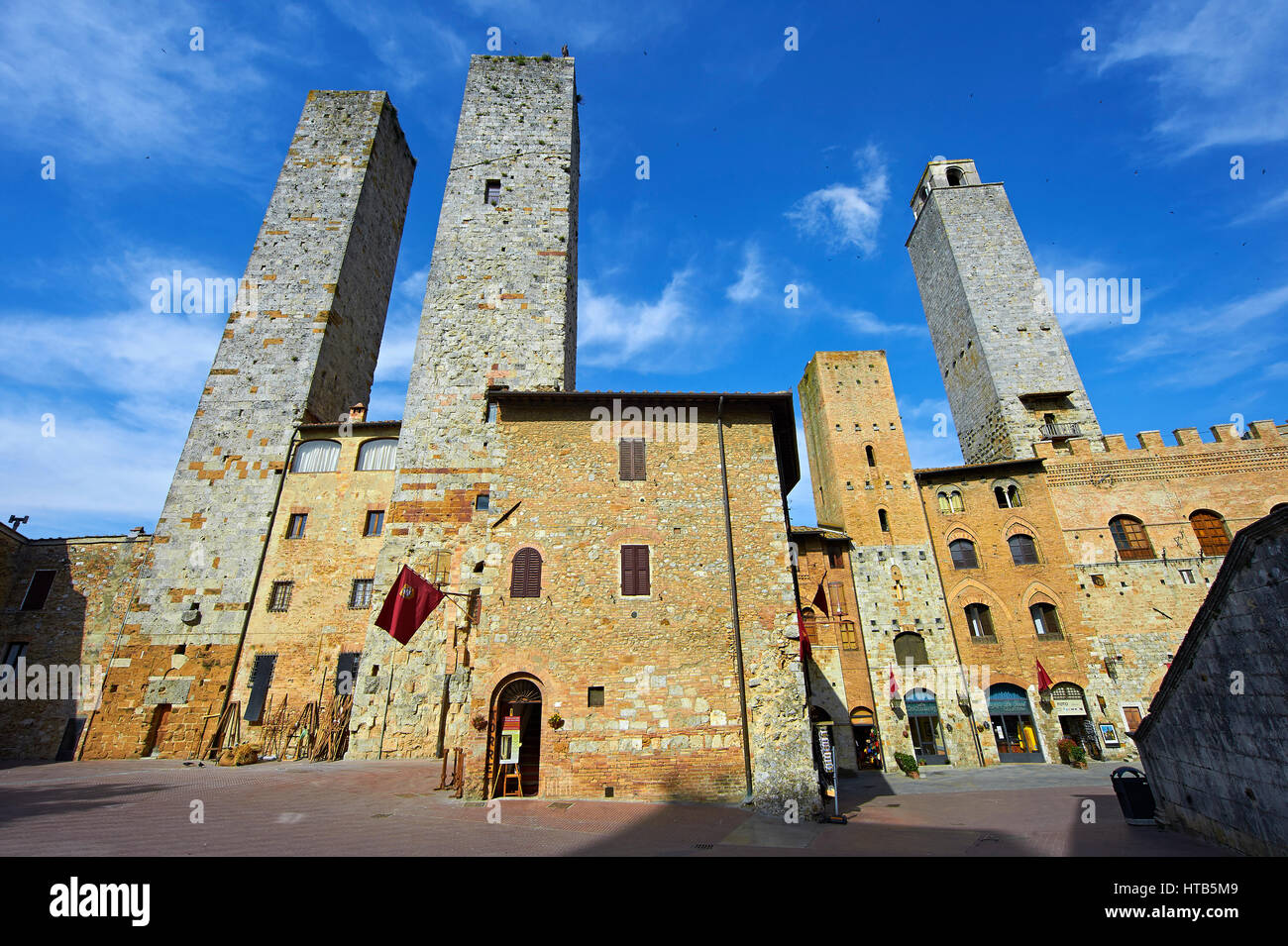 Die so genannte Twin Towers von San Gimignano erbaut im 13. Jahrhundert als Wehrtürme San Gimignano Toskana Italien Stockfoto