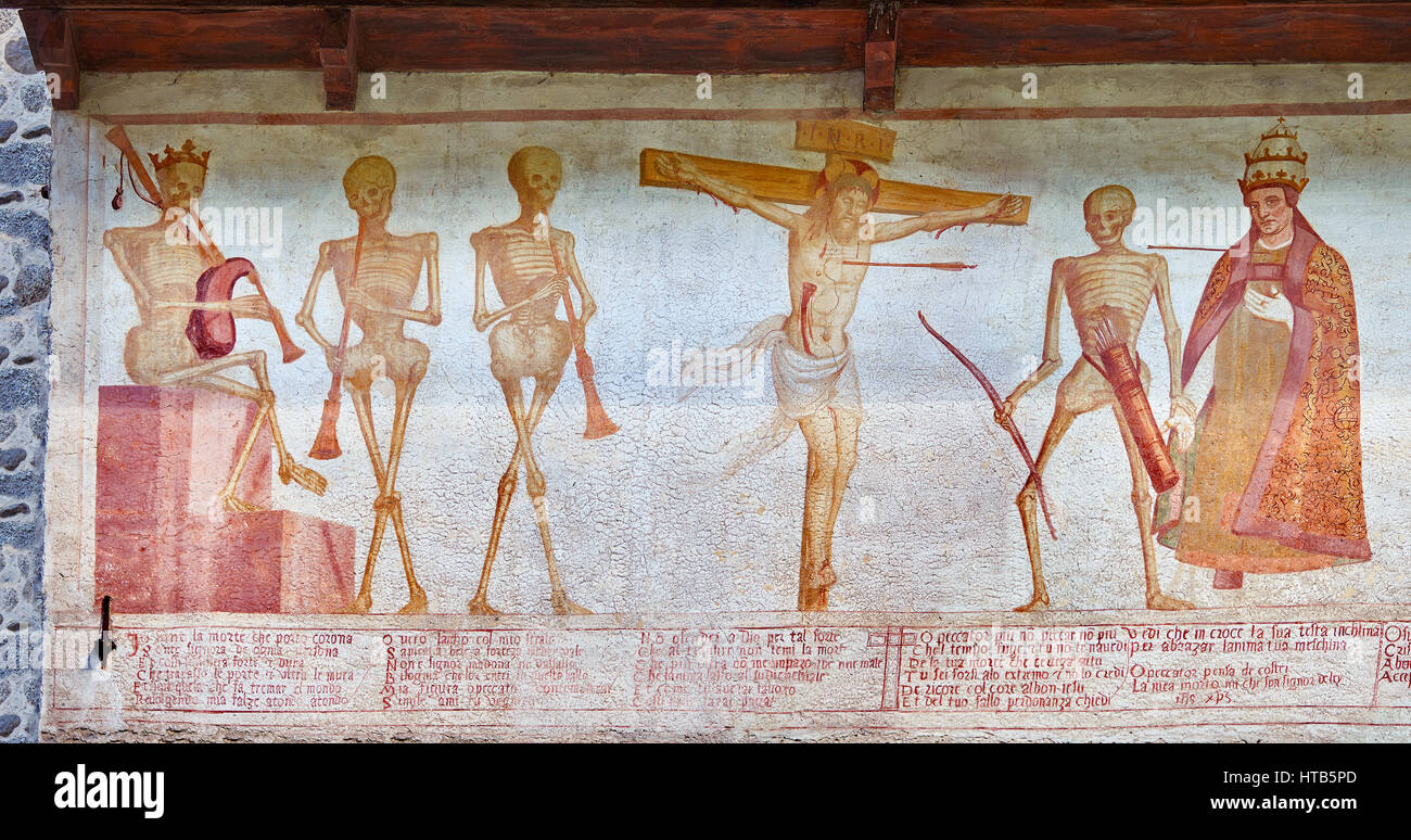 Die Fresken der Kirche von San Vigilio in Pinzolo, "Dance of Death", gemalt von Simone Baschenis von Averaria Pinzolo, Trentino, Italien Stockfoto