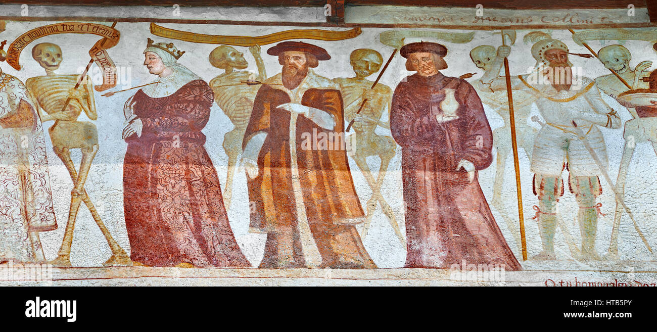 Die Fresken der Kirche von San Vigilio in Pinzolo, "Dance of Death", gemalt von Simone Baschenis von Averaria Pinzolo, Trentino, Italien Stockfoto