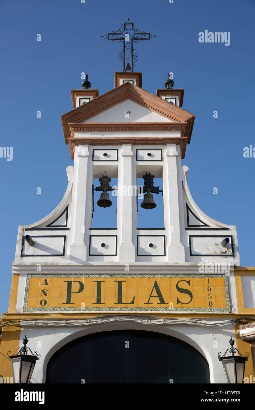 Glockenturm von einer Bruderschaft Haus, El Rocio, Provinz Huelva, Andalusien, Spanien, Europa Stockfoto