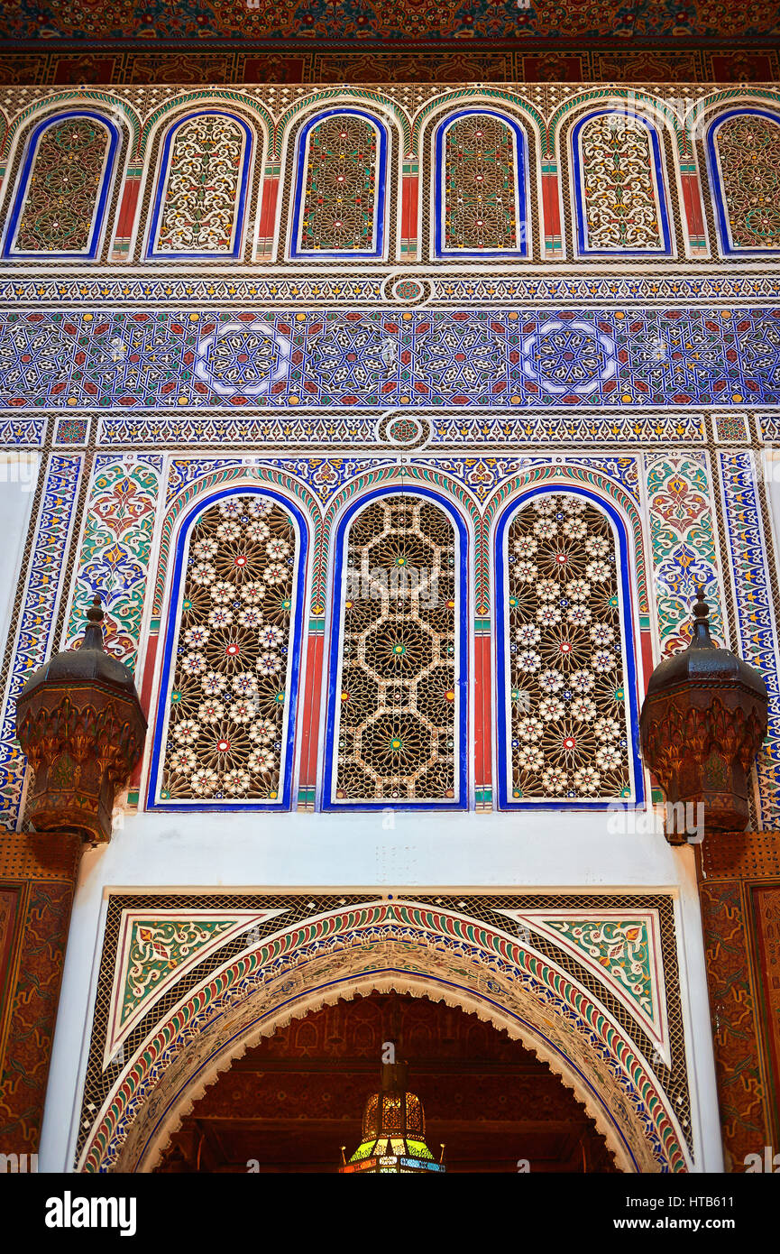 Berber Arabesque dekorative Moracbe Bou Ahmed Harem Verputz. Bahia-Palast, Marrakesch, Marokko Stockfoto
