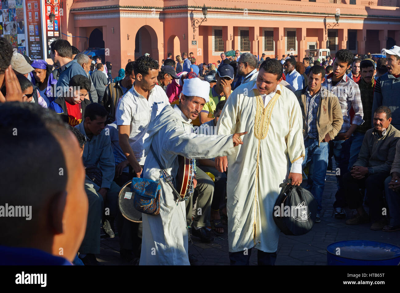 Entertainer in den Platz Djemaa el-Fna Platz in Marrakesch, Marokko Stockfoto