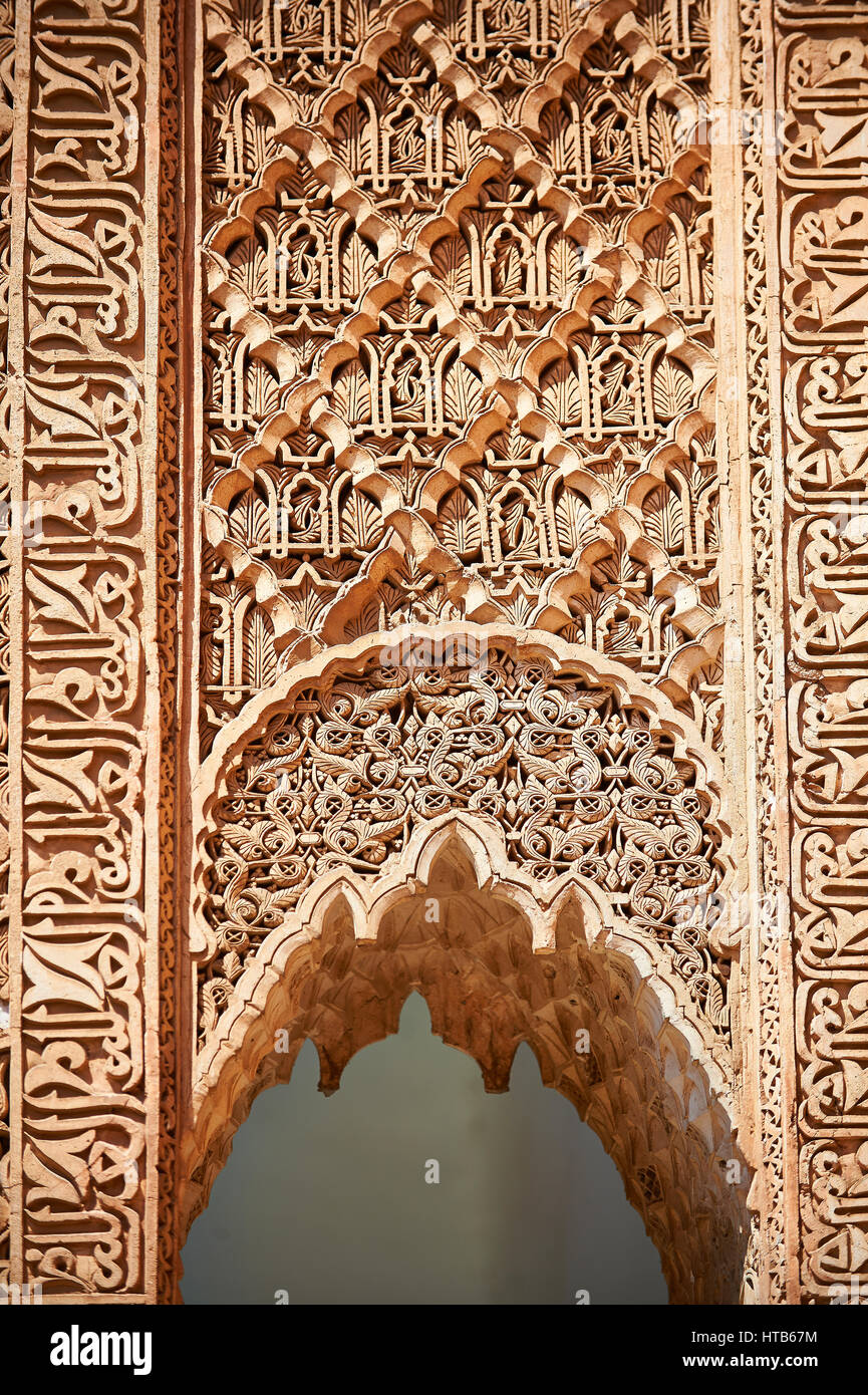 Die Arabeske Mocarabe Stuckarbeiten der Saadian Gräber aus dem 16. Jahrhundert Mausoleum der Herrscher Saadian, Marrakesch, Marokko Stockfoto