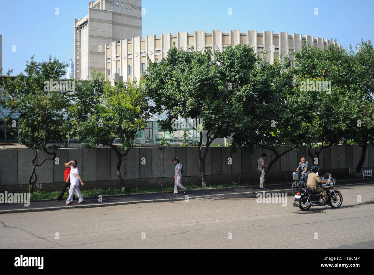 09.08.2012, Pyongyang, Nordkorea - A Straßenszene in der Mitte der nordkoreanischen Hauptstadt Pyongyang. Stockfoto