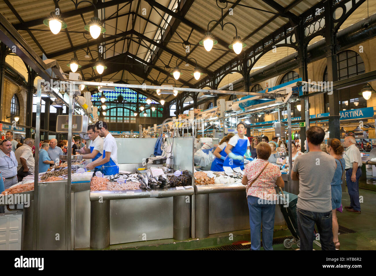 Innere des Mercado Central de Abastos Lebensmittel-Markt, Calle Dona Blanca, Jerez De La Frontera, Provinz Cadiz, Andalusien, Spanien, Europa Stockfoto