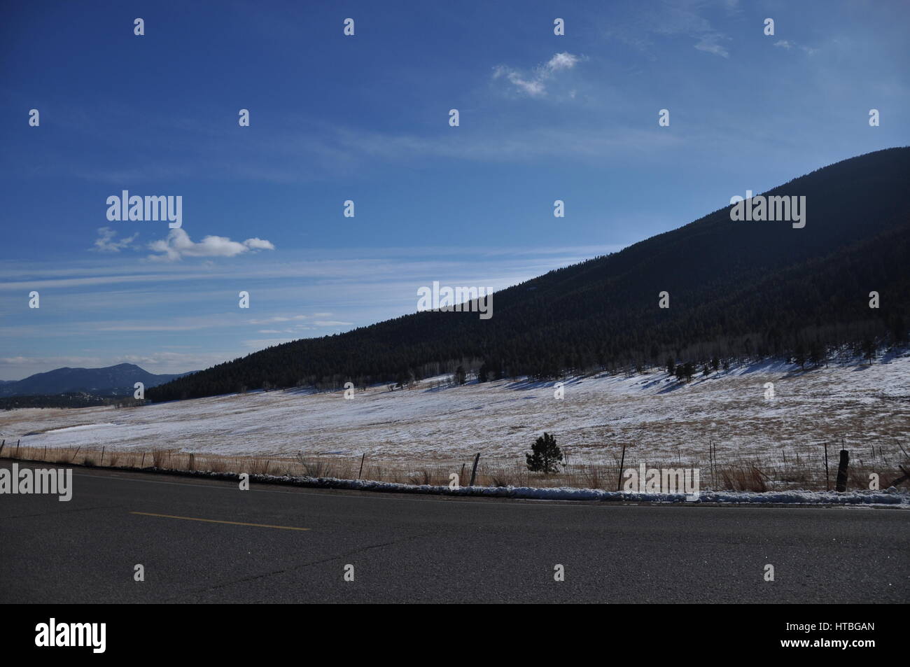 Ein Tal in Evergreen, Colorado auf eine Straße nach Mt. Evans. Stockfoto