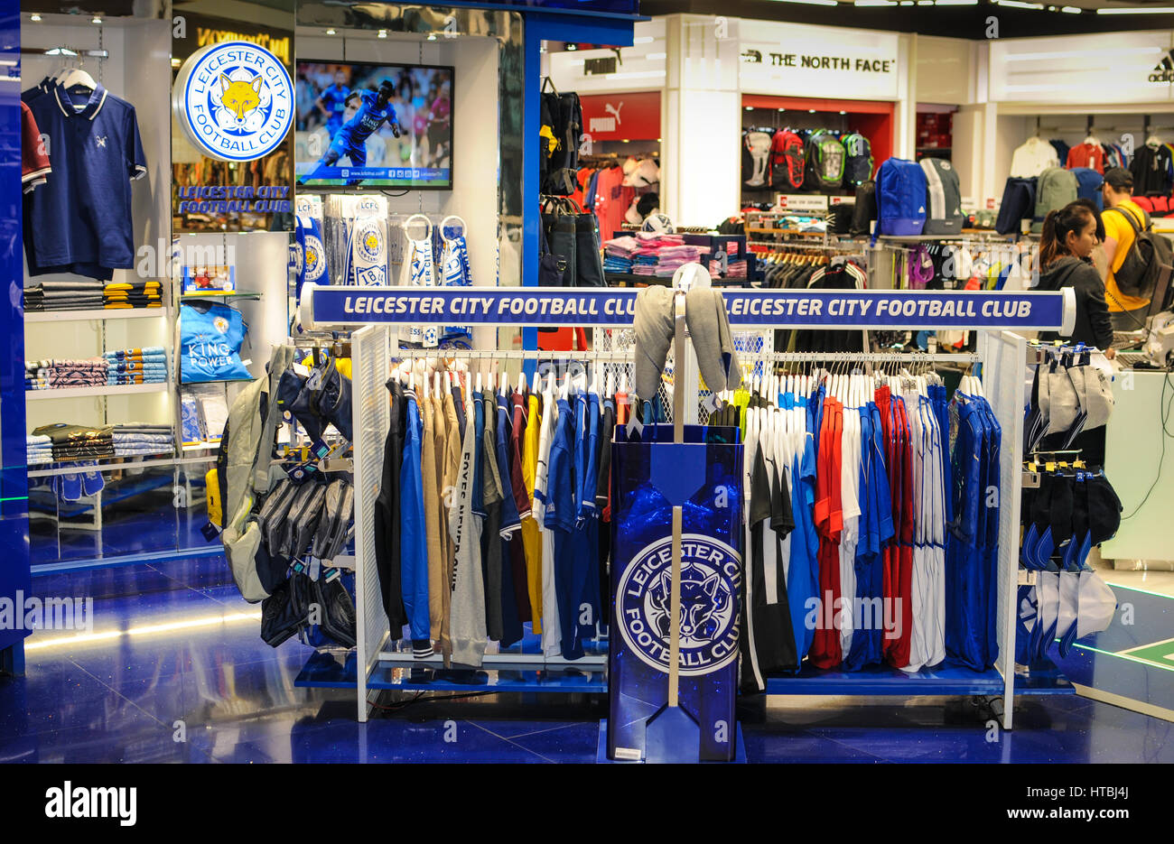 Leicester City Football Club-Shop am Flughafen Bangkok Suvarnabhumi  Stockfotografie - Alamy