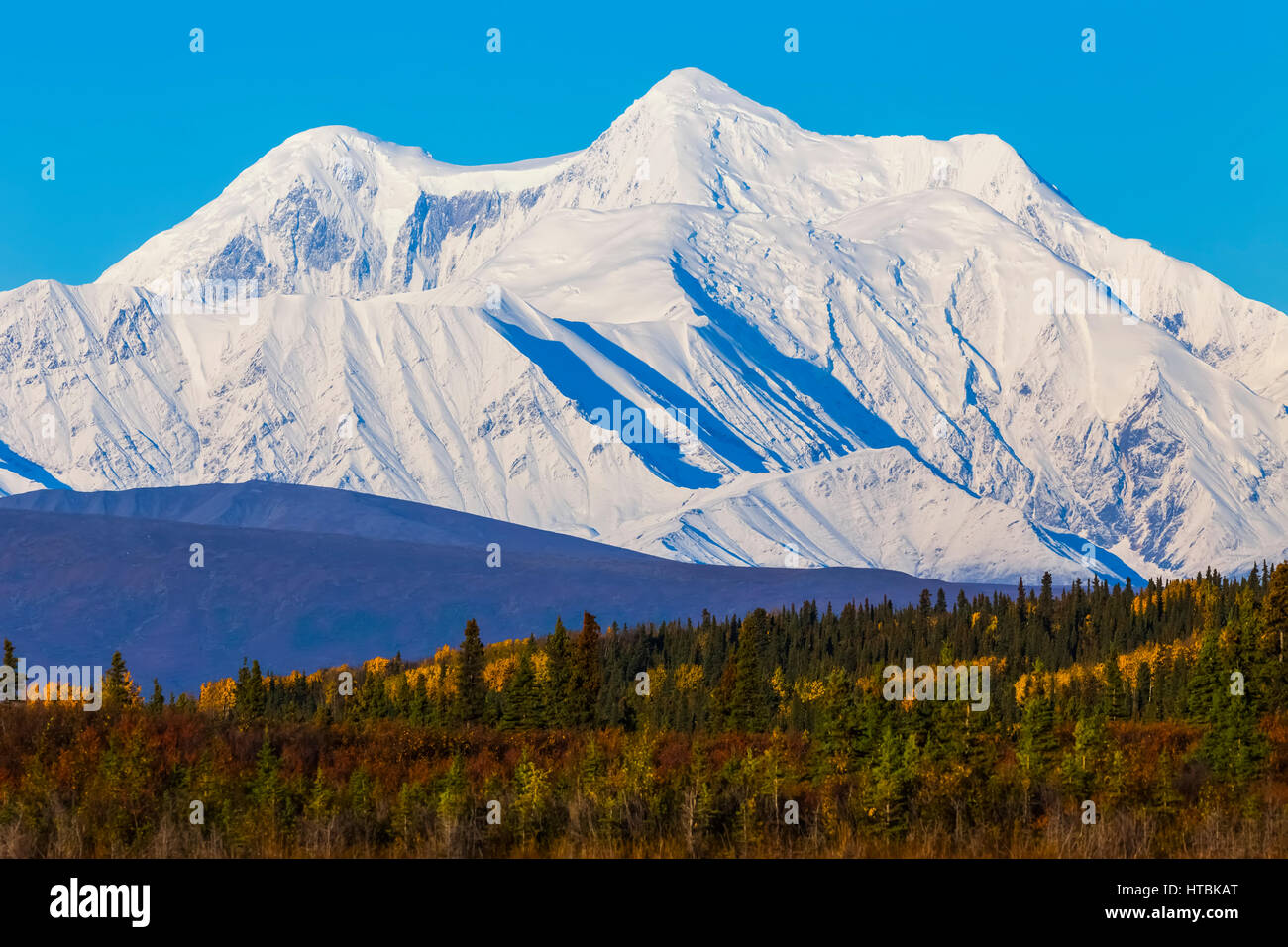 Mount Hayes in die Alaska Range im Herbst; Alaska, Vereinigte Staaten von Amerika Stockfoto