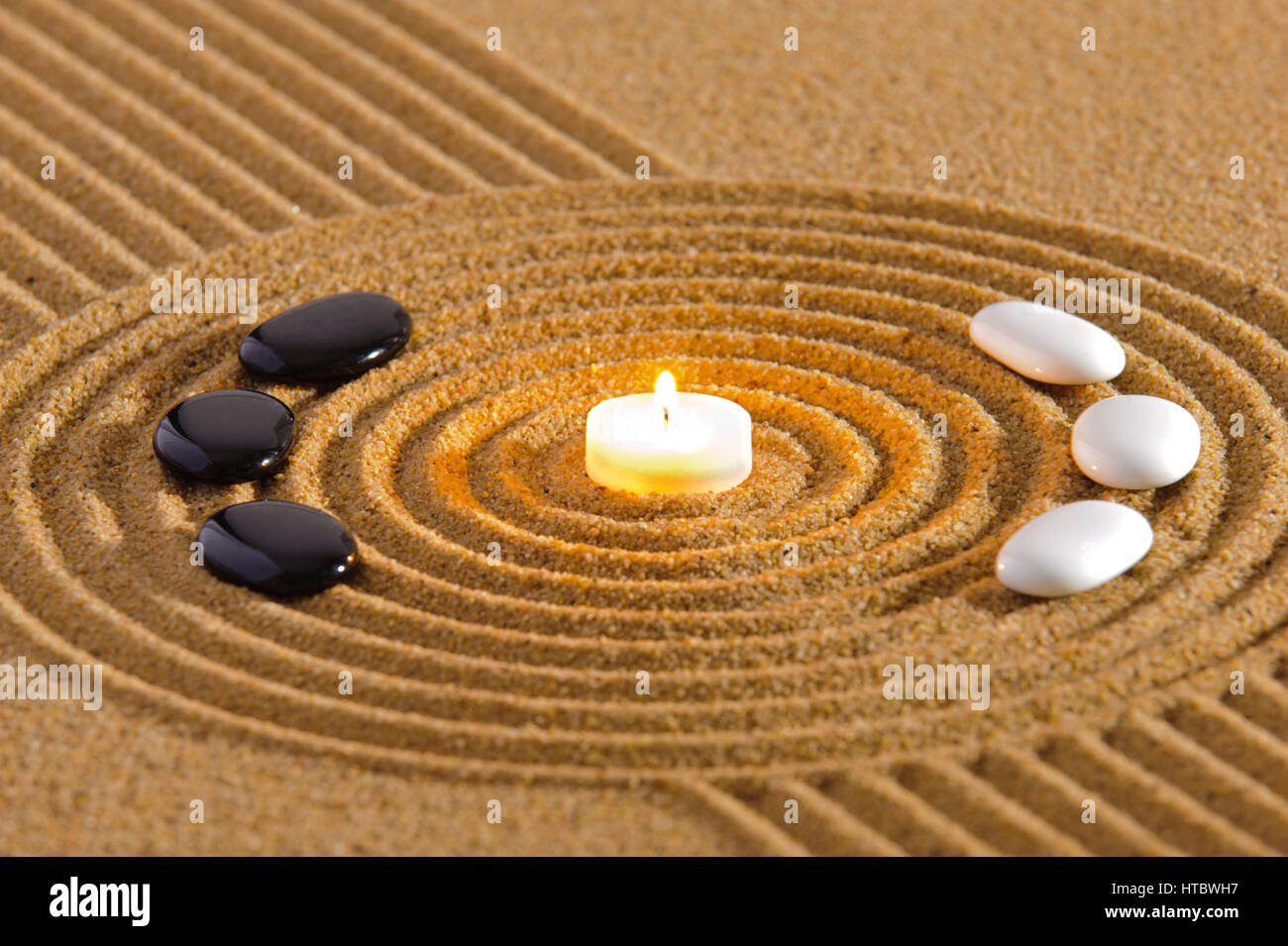 japanischer Zen-Garten mit Textur in sand Stockfoto