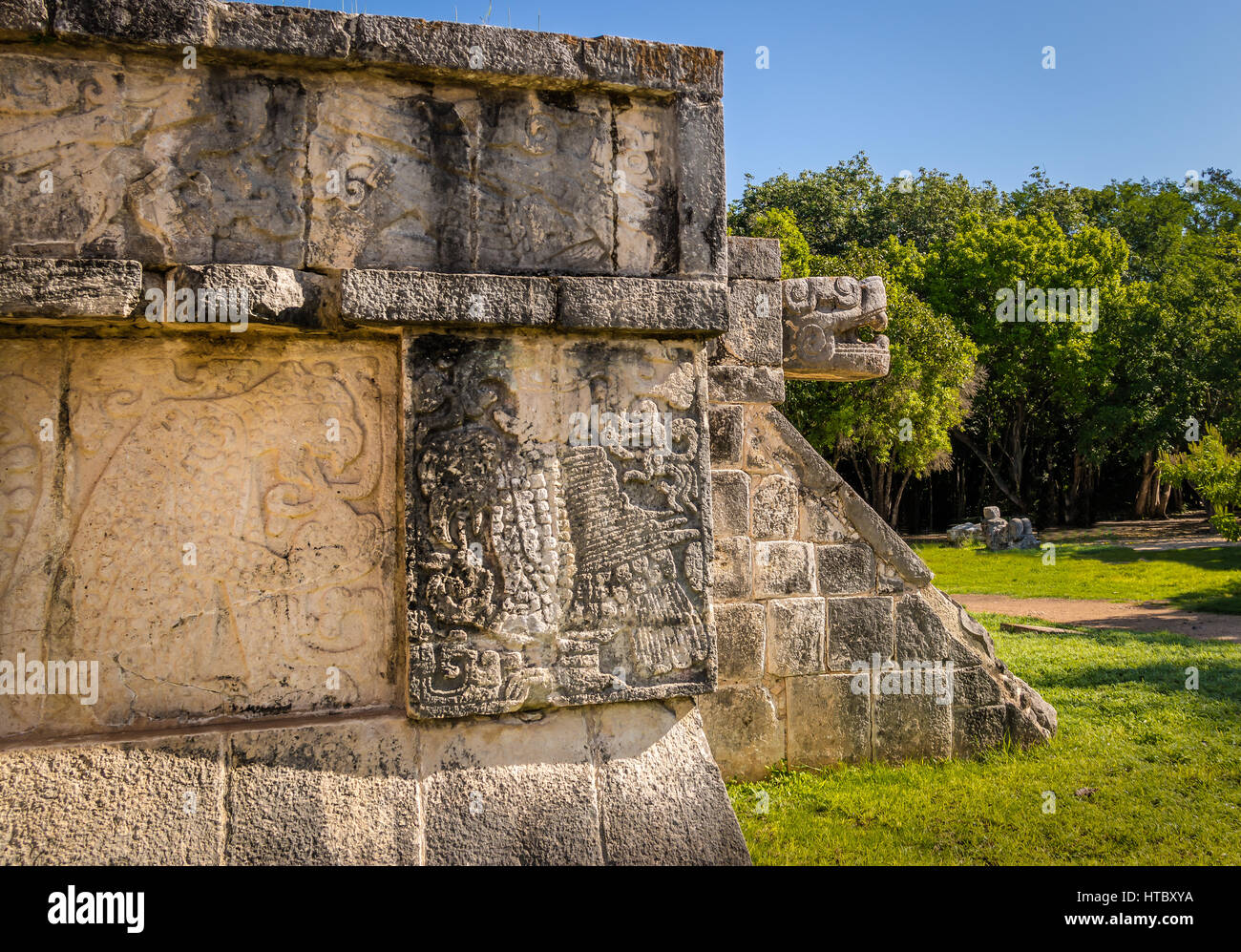 Jaguar-Köpfe der Venus-Plattform in alten Maya-Ruinen von Chichen Itza - Yucatan, Mexiko Stockfoto