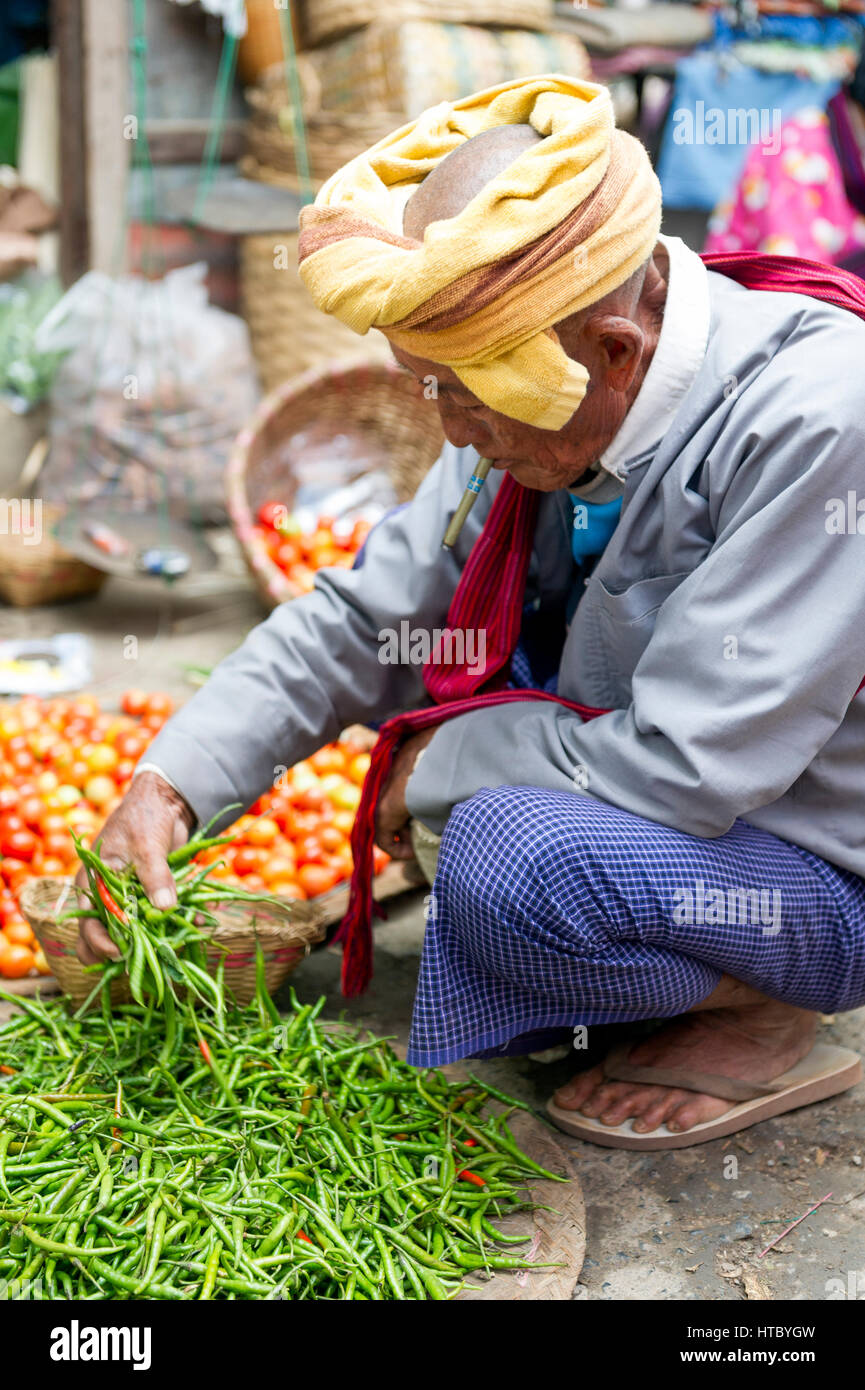 Myanmar (vormals Birmanie). Nyaung Shwe. Shan State. Markt Stockfoto
