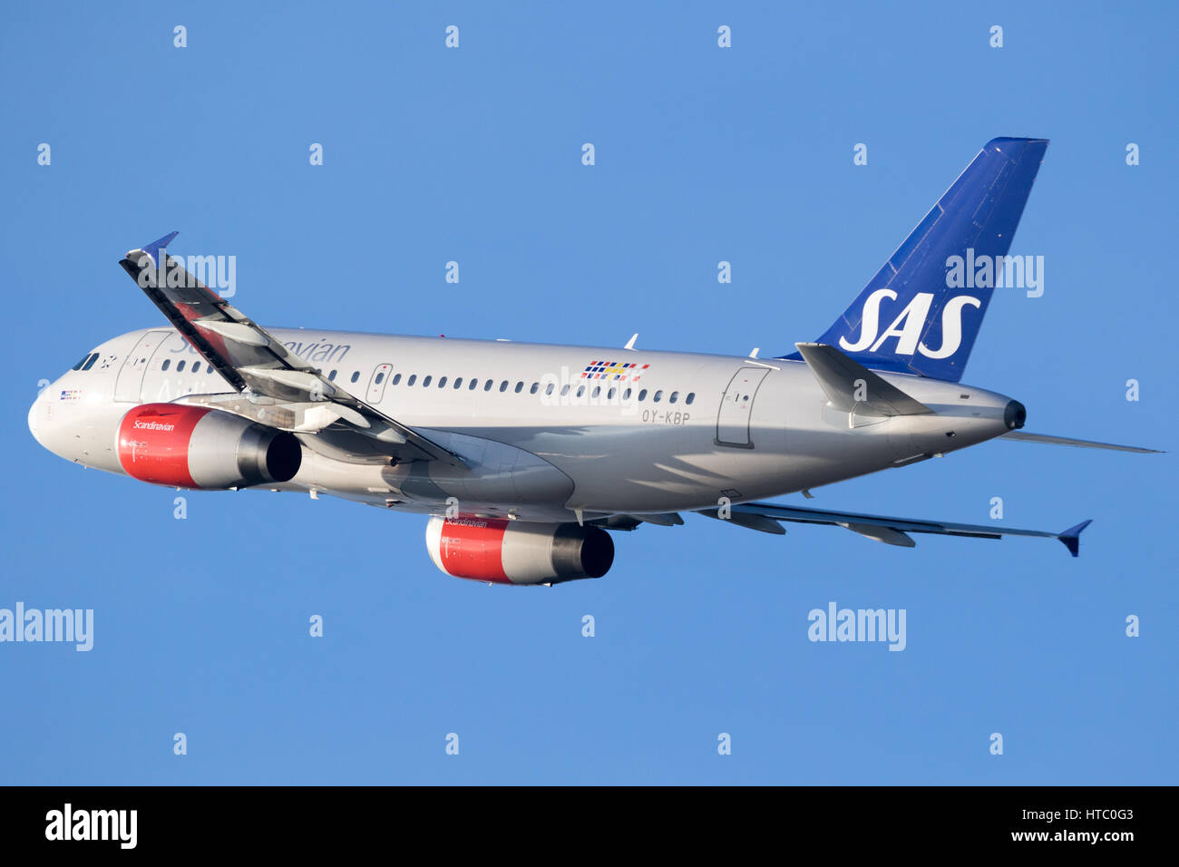 Düsseldorf, Deutschland - 16. Dezember 2016: Airbus A319 von SAS Scandinavian Airlines vom Flughafen Düsseldorf. Stockfoto