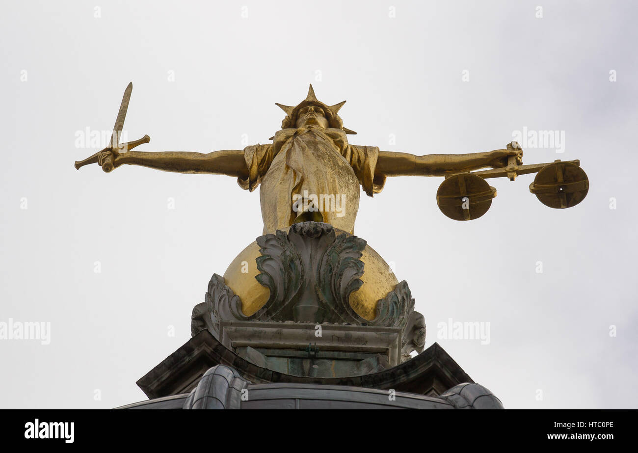 Statue der Justitia an der Spitze der zentralen Strafgerichtshof Old Bailey Stockfoto