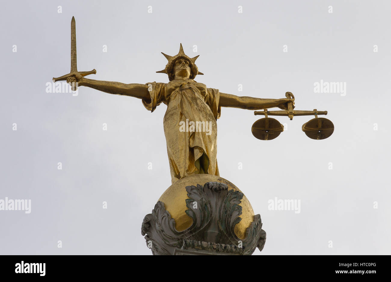 Statue der Justitia an der Spitze der zentralen Strafgerichtshof Old Bailey Stockfoto