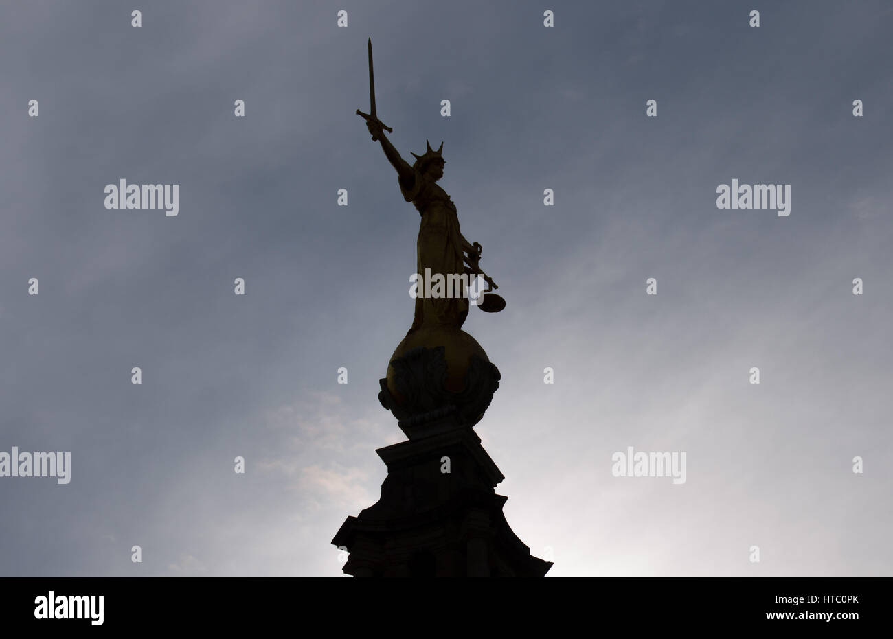 Statue der Justitia an der Spitze der zentralen Strafgerichtshof Old Bailey Stockfoto