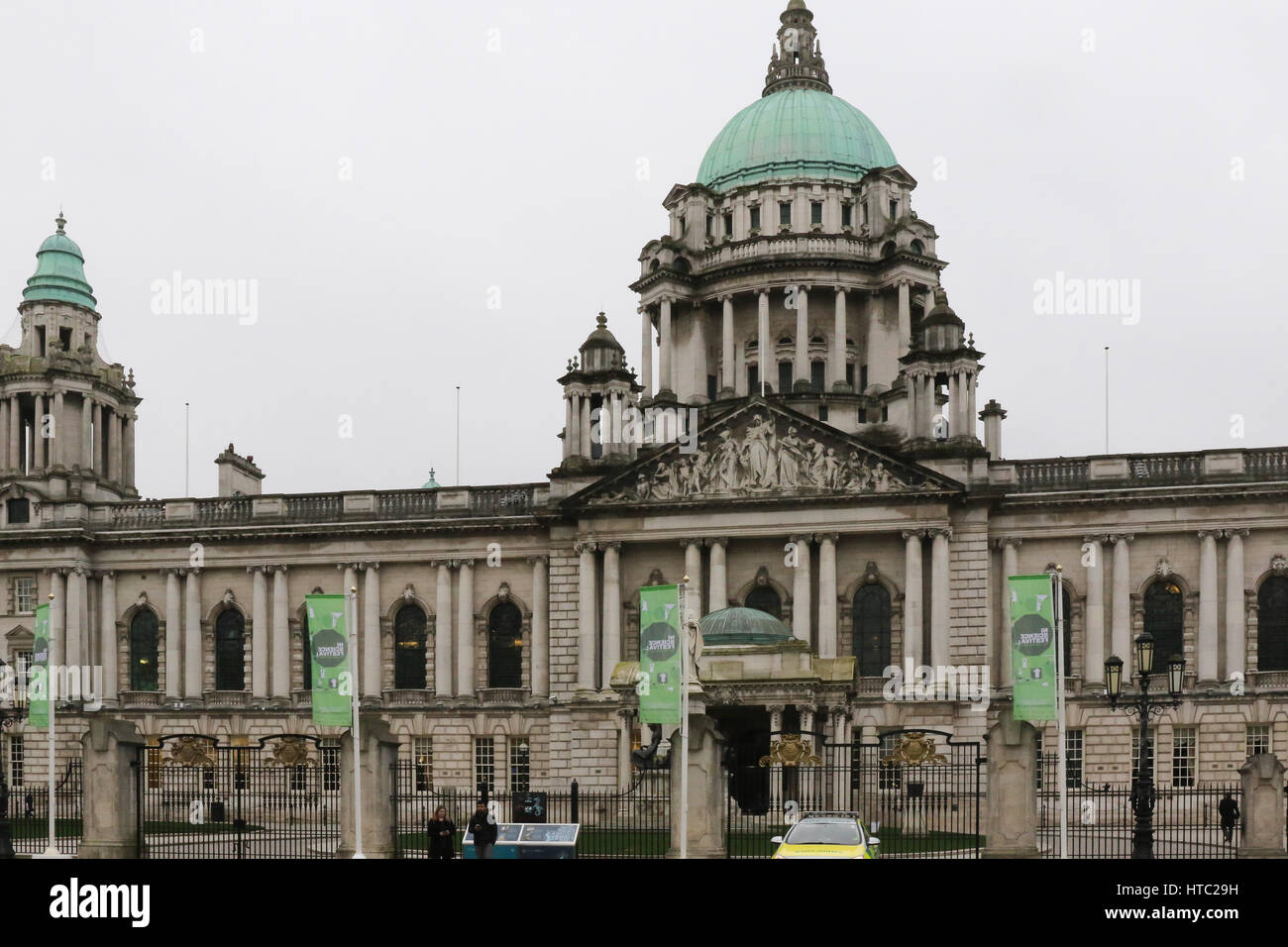 Die Front des Rathauses in Belfast. Der Haupteingang des Gebäudes ist in Donegall Square North, Belfast, Nordirland. Stockfoto