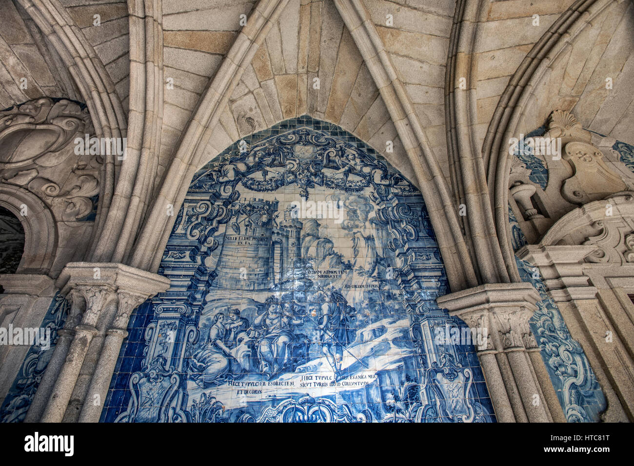 Kreuzgang der Kathedrale Se und Azulejos Kacheln, Port Portugal Stockfoto