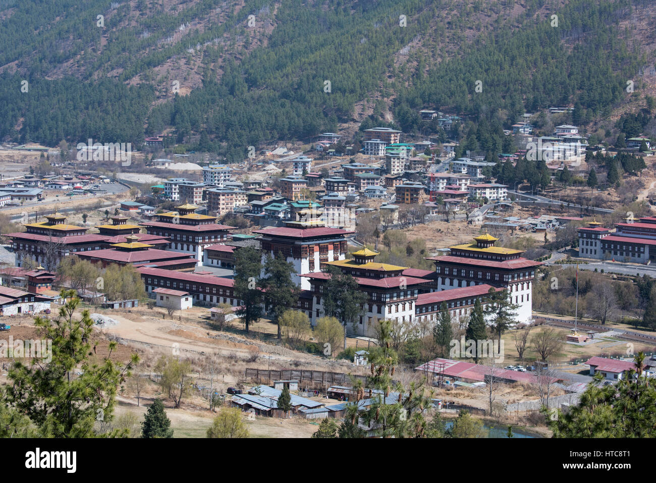 Bhutan Thimphu. Tashichhoedzong (aka Tashichho Dzong) historischen buddhistischen Kloster und Festung beherbergt, die jetzt den Sitz der zivilen Regierung Bhutans. Stockfoto