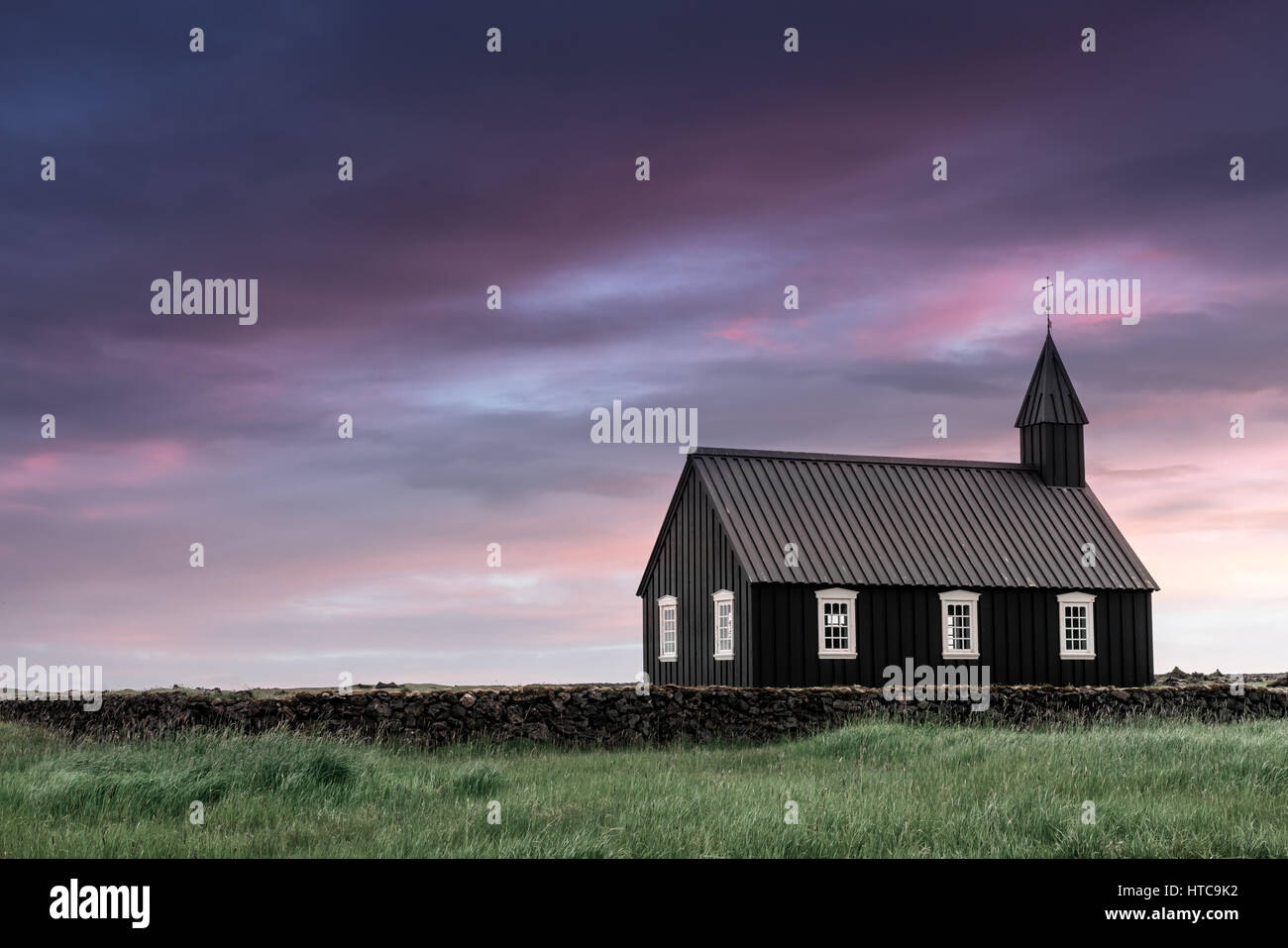 Schwarzen Sie Holzkirche Budakirkja Snaefellsnes, West-Island, Europa. Stockfoto