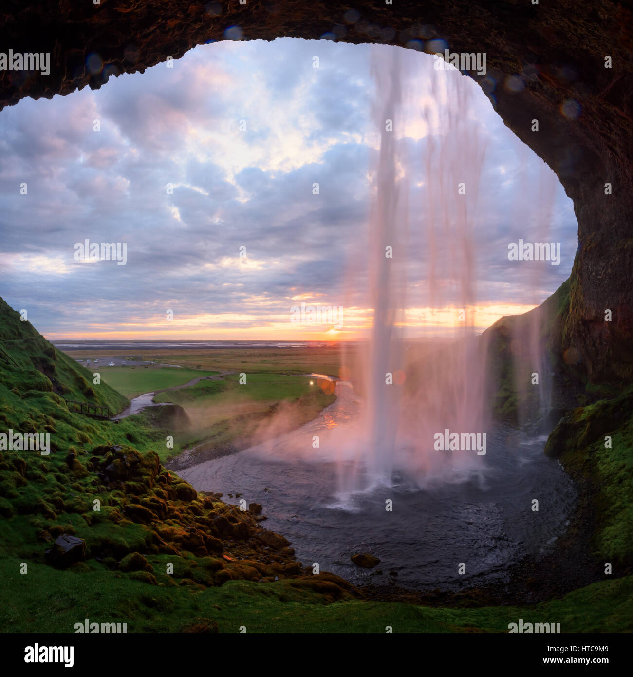 Sonnenaufgang am Seljalandfoss Wasserfall am Seljalandsa Fluss, Island, Europa. Stockfoto