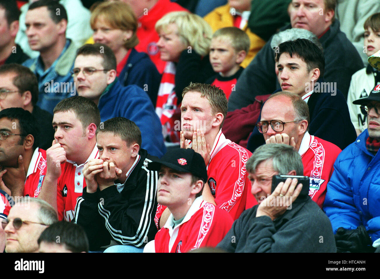 NIEDERGESCHLAGEN CHARLTON FANS CHARLTON ATHLETIC V SHEFF WED. 16. Mai 1999 Stockfoto