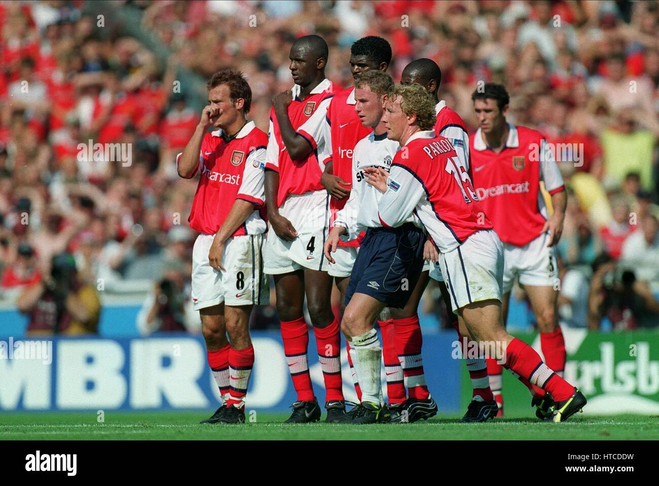 RAY PARLOUR MOVES Wand ARSENAL V MANCHESTER UNITED 1. August 1999 Stockfoto