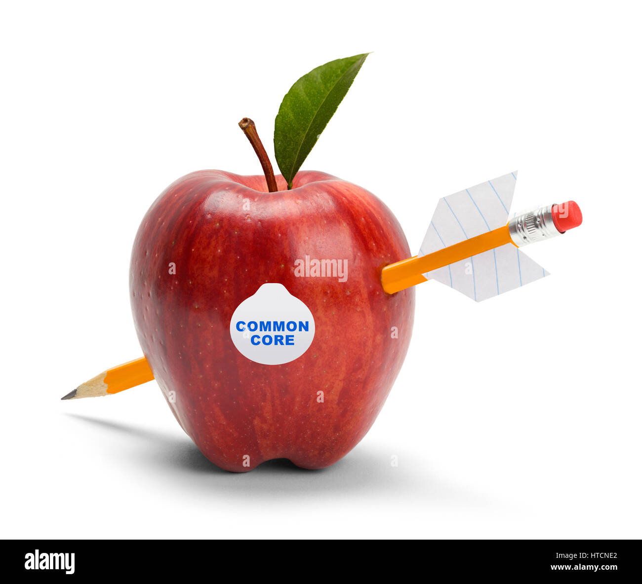 Apfel mit gemeinsamen Kern Aufkleber von Bleistift Pfeil, Isolated on White erschossen. Stockfoto