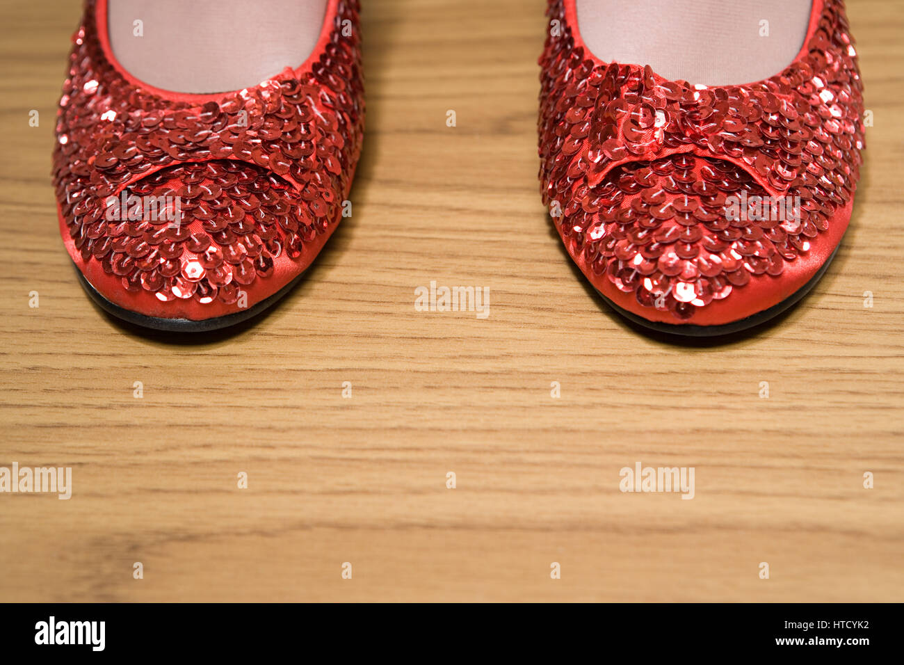 Roten glitzernden Schuhen Stockfoto