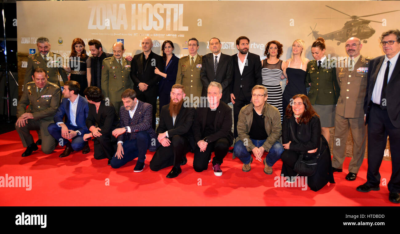 Madrid, Spanien. 9. März 2017. (L-R) Spanischen Schauspieler Mariam Hernandez, Ingrid Garcia Jonsson, Younes Bachir, Roberto Alamo, Berta Hernandez, Jacobo Dicenta, Ismael Martinez, Raul Merida, Antonio Garrido, Javier Bodalo und Ruth Gabriel besuchen "Zona Hostil" premiere im Kinepolis-Kino am 9. März 2017 in Madrid, Spanien. Bildnachweis: Jorge Rey/Medien Punch/Alamy Live-Nachrichten Stockfoto