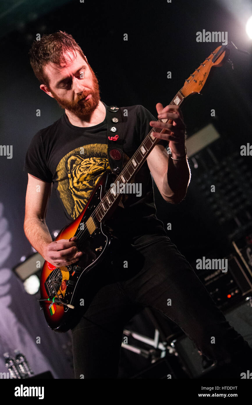 Trezzo sull'Adda Mailand. 9. März 2017. Die italienische alternative Rock-Band AFTERHOURS führt live auf der Bühne im LiveClub während der "Folfiri o Folfox: Clubtour 2017' Credit: Rodolfo weitertransferiert/Alamy Live News Stockfoto