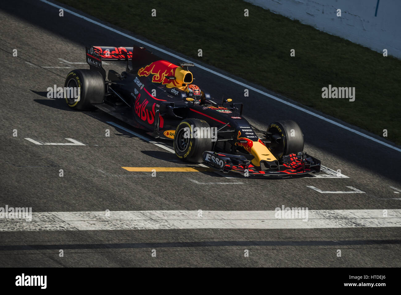 Barcelona, Katalonien, Spanien. 10. März 2017. MAX VERSTAPPEN (NED) des Teams Red Bull Praktiken der Start planmäßig tagsüber 8 der Formel1 Prüfung am Circuit de Catalunya Credit: Matthias Oesterle/ZUMA Draht/Alamy Live News Stockfoto