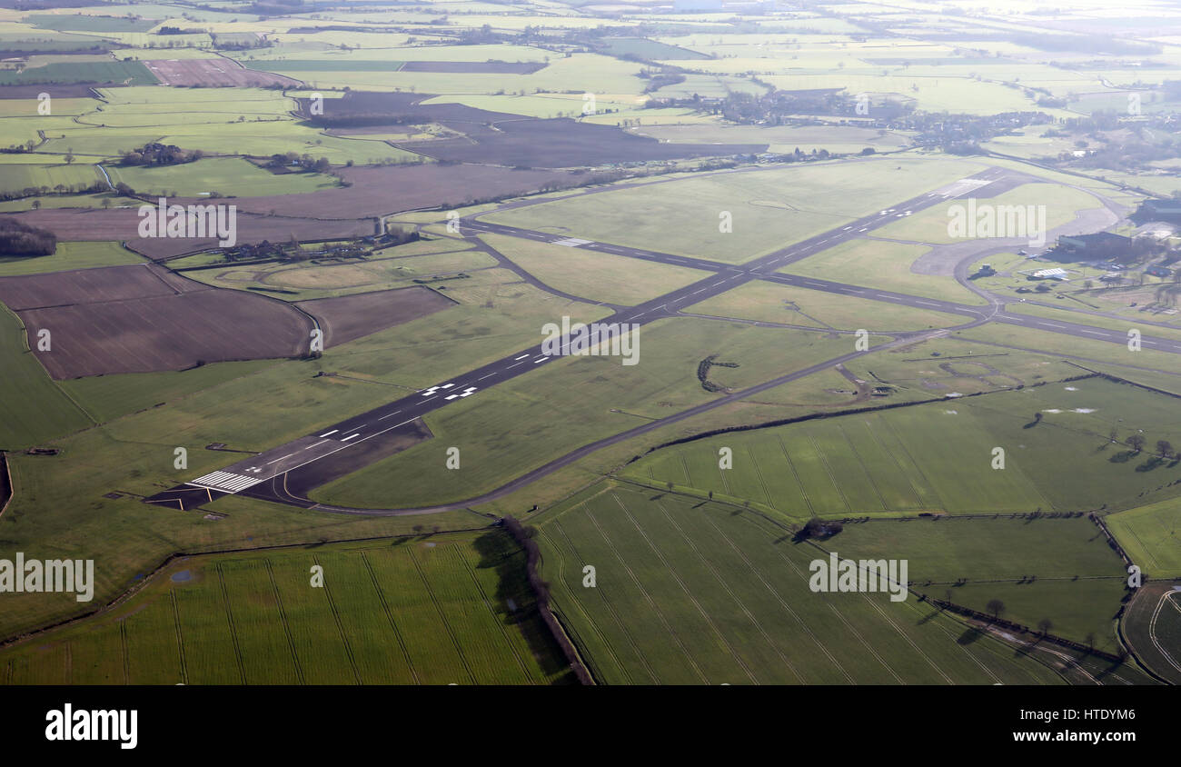 Luftaufnahme der Flughafen Leeds East, ehemaligen RAF Kirche Fenton, West Yorkshire, Großbritannien Stockfoto