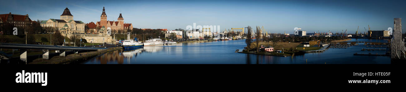 Polen. Panorama der Stadt Szczecin. Abend-Blick auf den Binnenhafen. Stockfoto