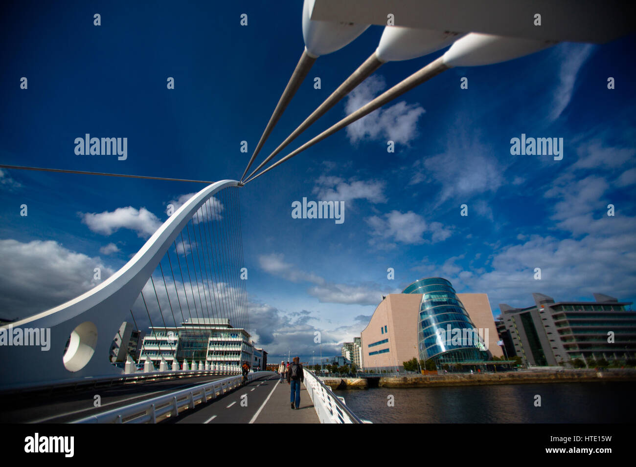 Samuel Beckett Bridge blickt auf die Convention Centre Dublin, Irland Stockfoto