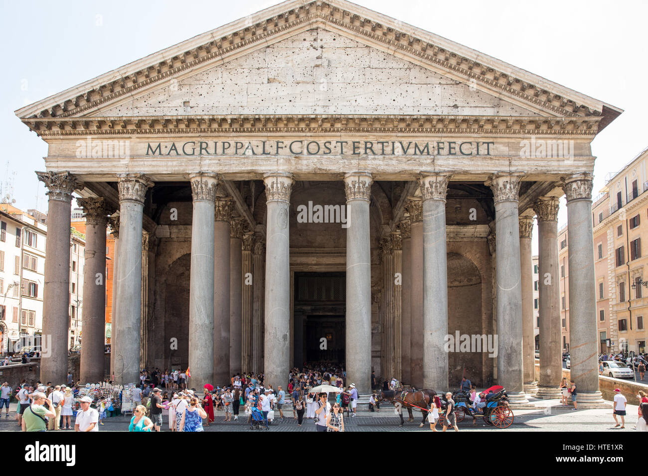 Rom, Italien - 25. Juli 2015: Pantheon ist das am besten erhaltene Gebäude aus dem alten Rom.  Es wurde als Tempel des römischen Götter 125 n. Chr. fertiggestellt. Stockfoto