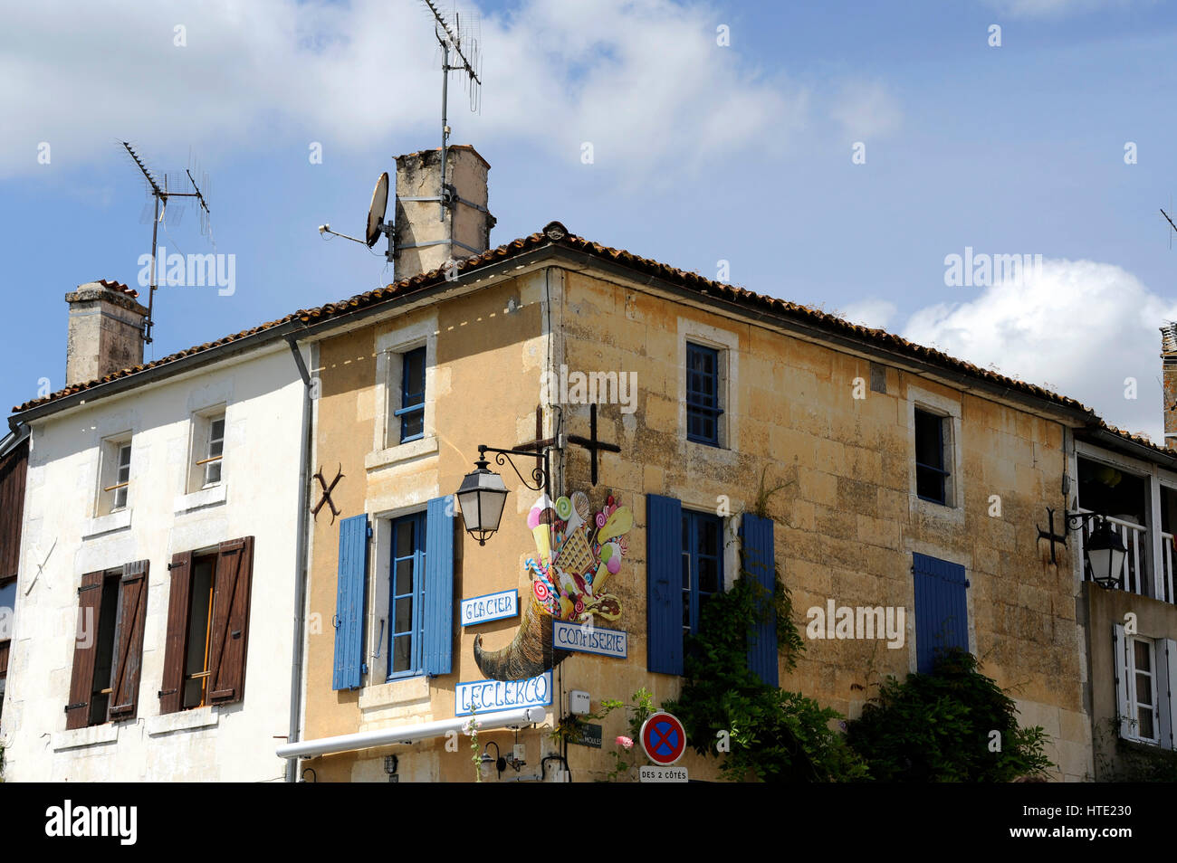 Eis Verkäufer und Gebäck in Coulon, Marais Poitevin, Venise Verte, Deux-Sèvres, Poitou-Charente, Frankreich, Europa, «Les Plus Beaux Dörfer de Franc Stockfoto