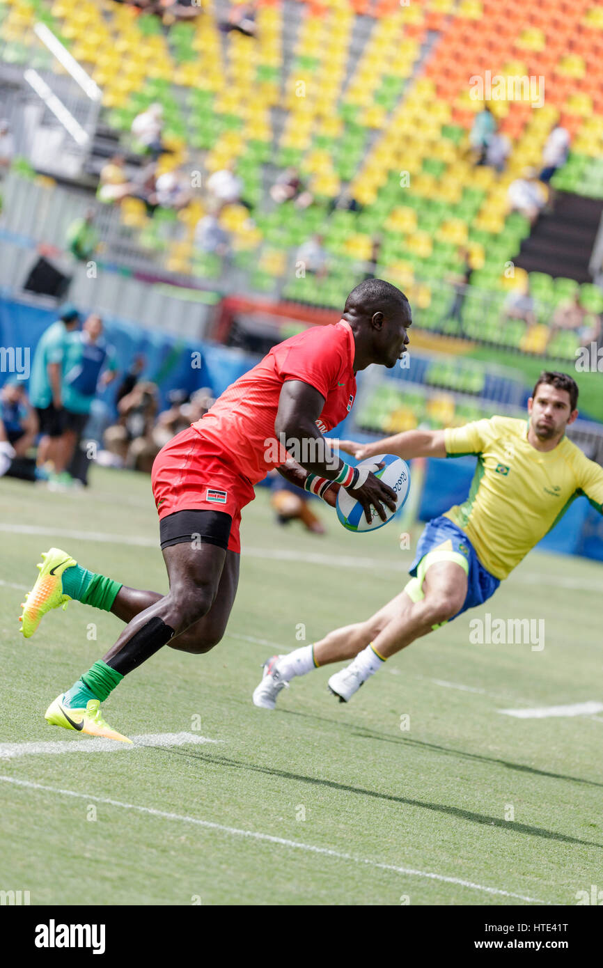 Rio De Janeiro, Brasilien. 11. August 2016 konkurriert Bush uuuschiiixD (KEN) in die Männer Rugby Sevens in einem Match gegen Brasilien bei den Olympischen Sommerspielen 2016. © P Stockfoto