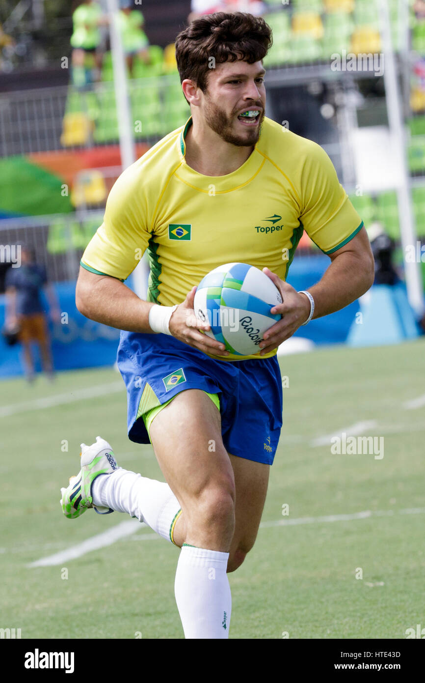 Rio De Janeiro, Brasilien. 11. August 2016 konkurriert Gustavo Albuquerque (BRA) in die Männer Rugby Sevens in einem Match gegen USA bei 2016 Olympischen Sommer Gam Stockfoto