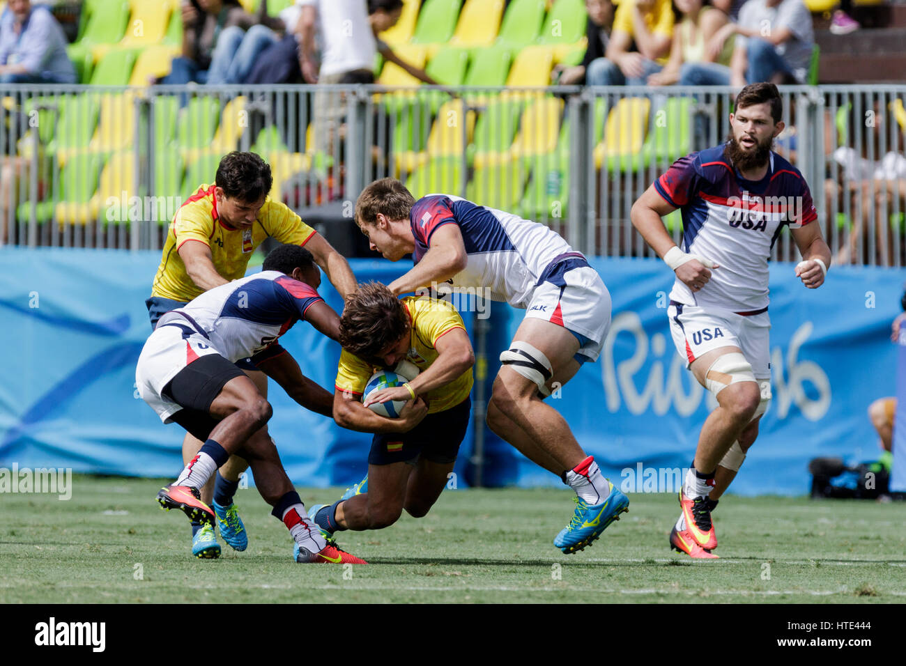 Rio De Janeiro, Brasilien. 11. August 2016 USA und Spanien konkurriert in der Herren Rugby Sevens bei den Olympischen Sommerspielen 2016. Foto © Paul J. Sutton/PCN Stockfoto