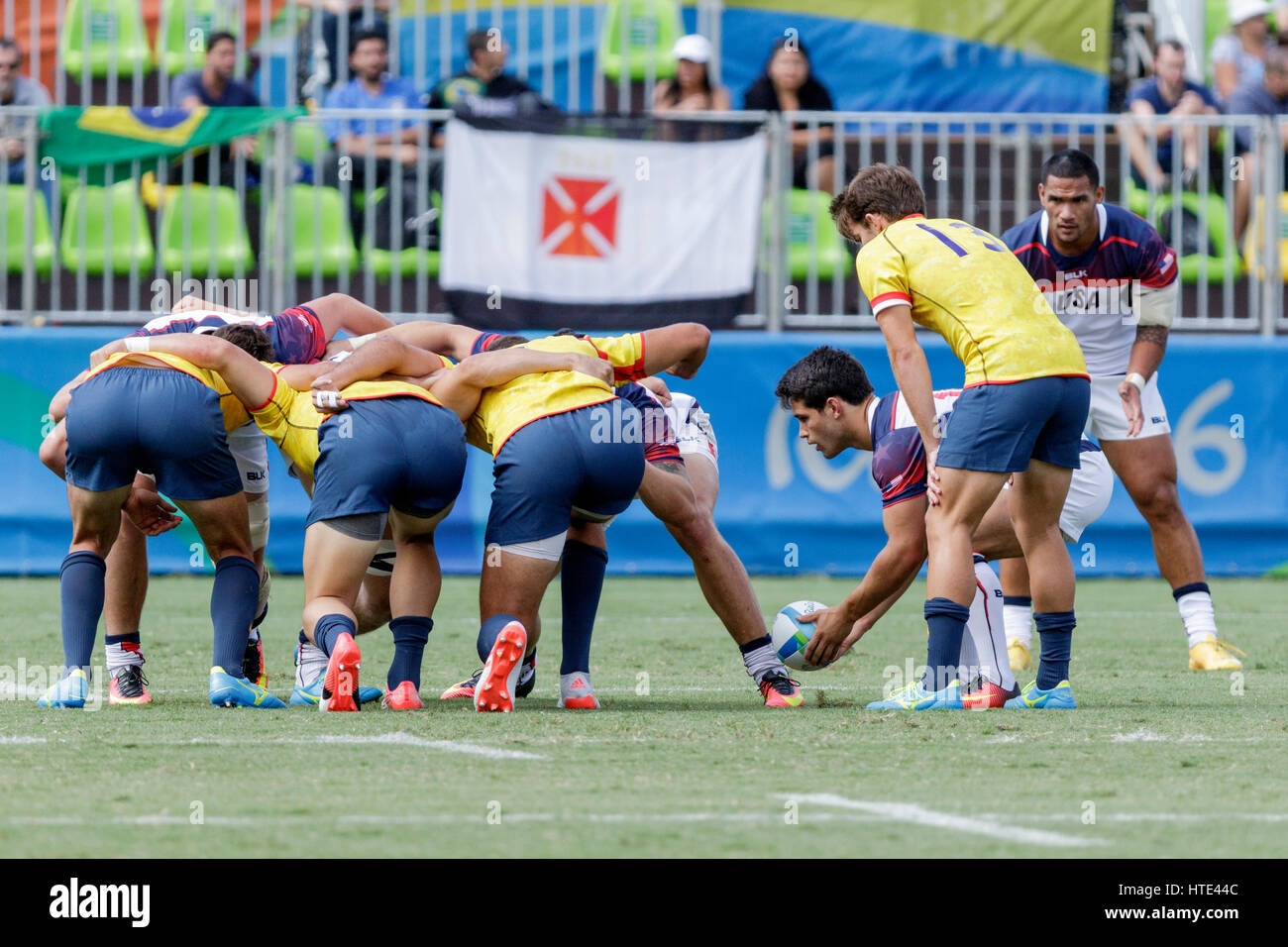 Rio De Janeiro, Brasilien. 11. August 2016 Scrum in USA und Spanien Spiel in die Männer Rugby Sevens bei den Olympischen Sommerspielen 2016. © Paul J. Sutton Stockfoto