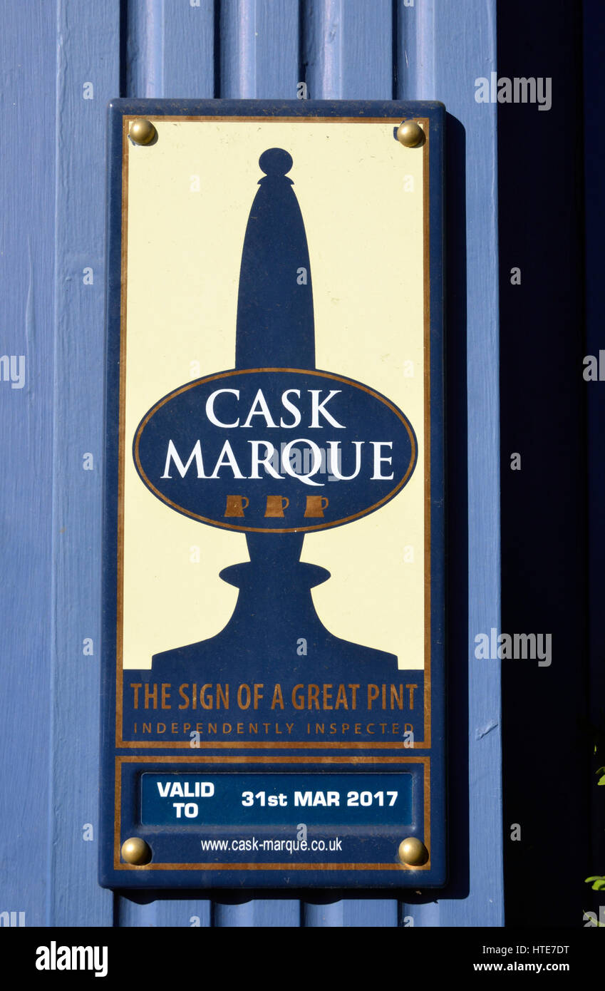Cask Marque Zeichen vor einem Pub - zeigt herausragende echtes Ale Bierqualität. Stockfoto